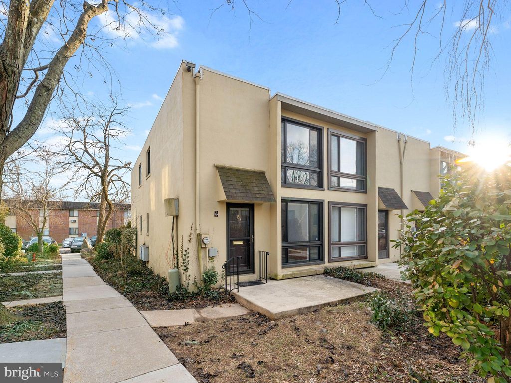 Photo of 100 E Glenolden Avenue #T-13, GLENOLDEN, PA 19036 (MLS # PADE2108692)