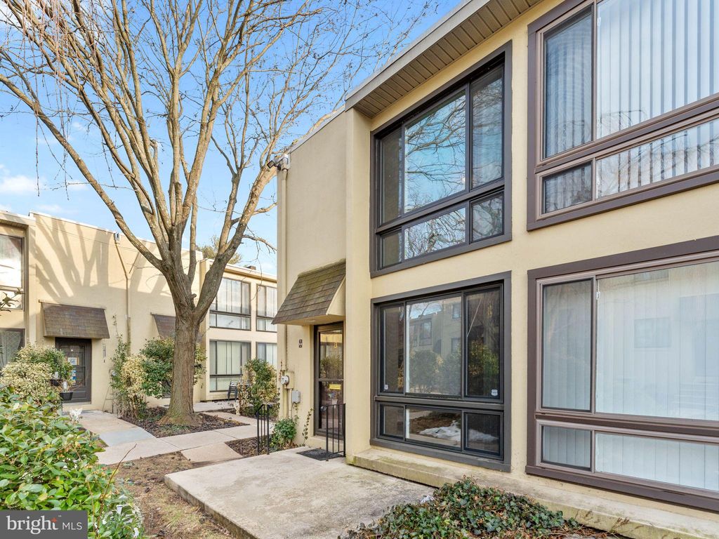 Photo of 100 E Glenolden Avenue #T-13, GLENOLDEN, PA 19036 (MLS # PADE2108692)