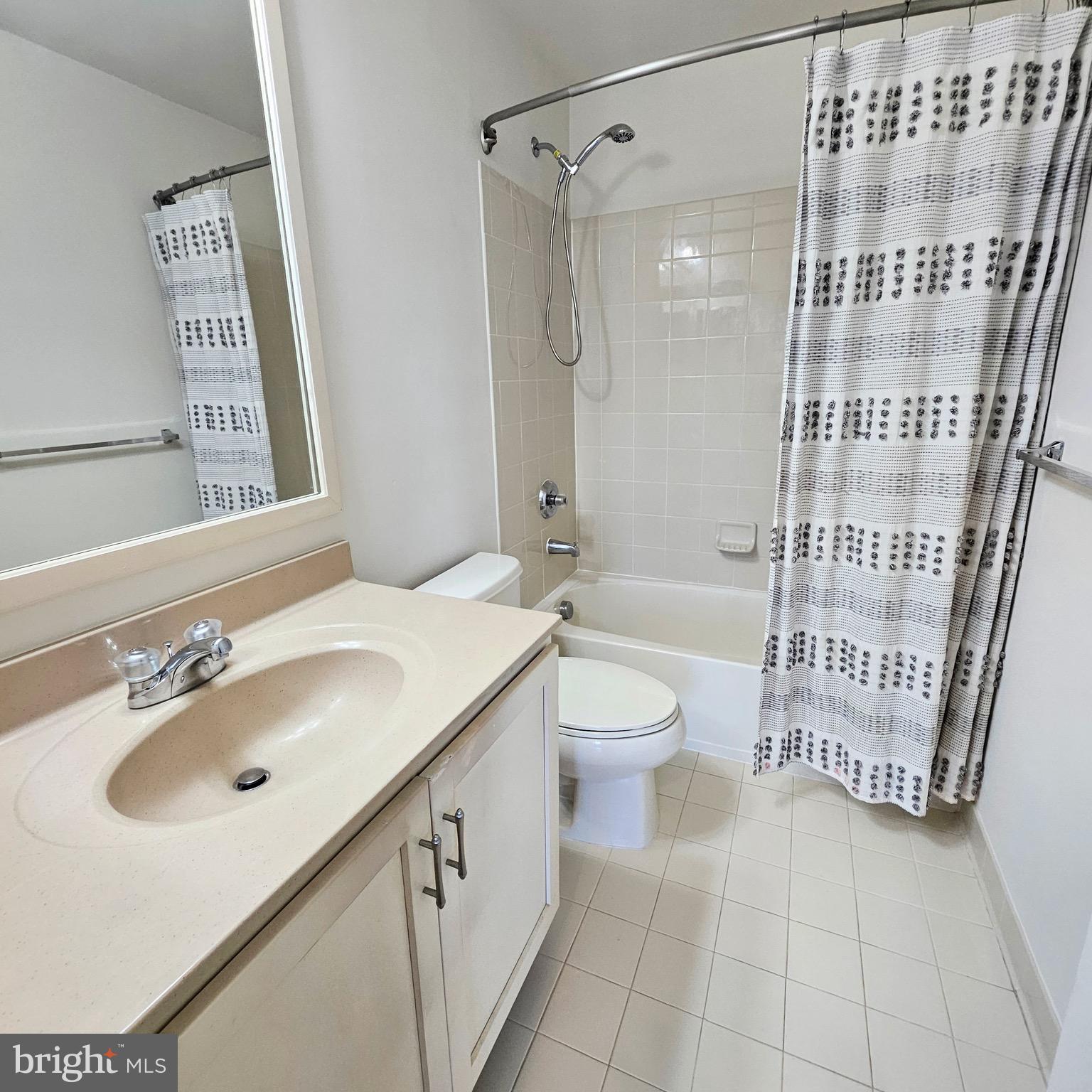 SOUTH RIDING - Residential Lease