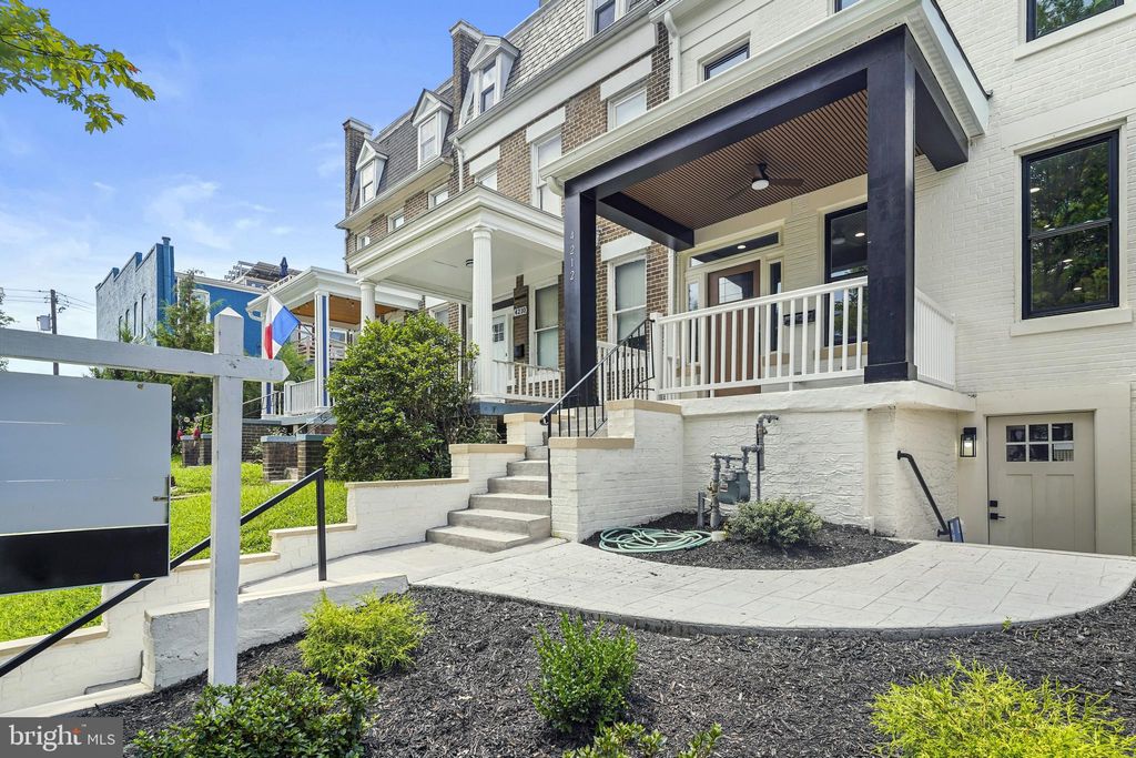 Photo of 4212 7th Street NW, WASHINGTON, DC 20011 (MLS # DCDC2225700)