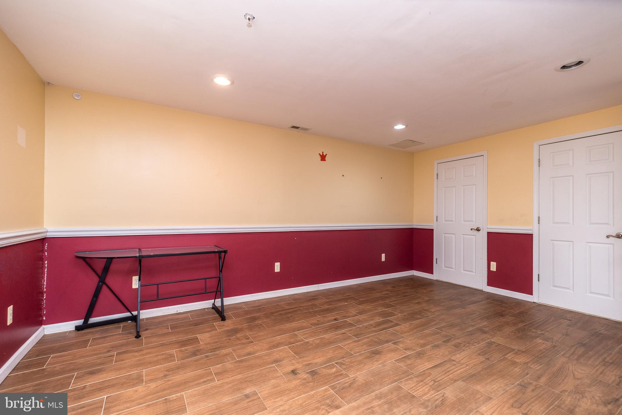 WALNUT BANK FARMS - Residential