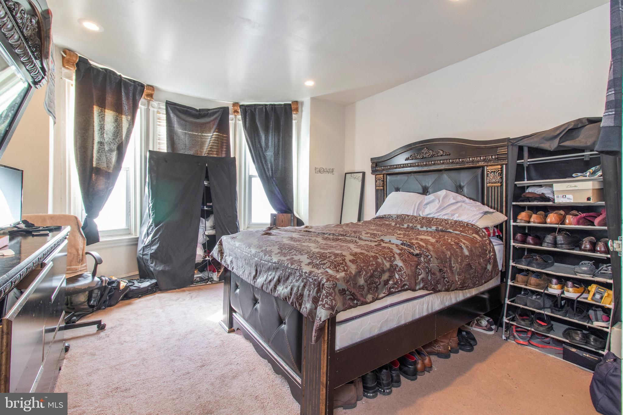 WALNUT HILL - Residential