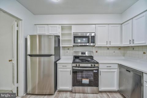 Tiny photo for 2974 Borge Street, OAKTON, VA 22124 (MLS # VAFX2306846)
