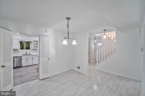 Tiny photo for 2974 Borge Street, OAKTON, VA 22124 (MLS # VAFX2306846)