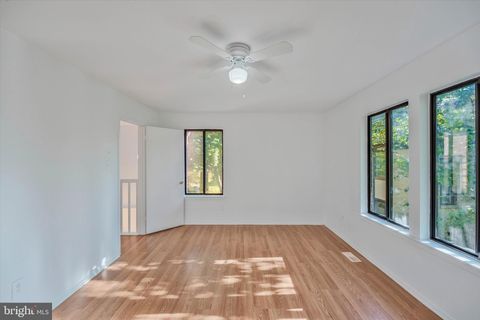 Tiny photo for 2974 Borge Street, OAKTON, VA 22124 (MLS # VAFX2306846)