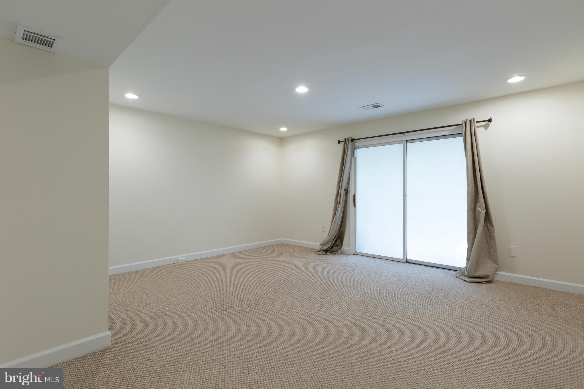 RESTON - Residential Lease