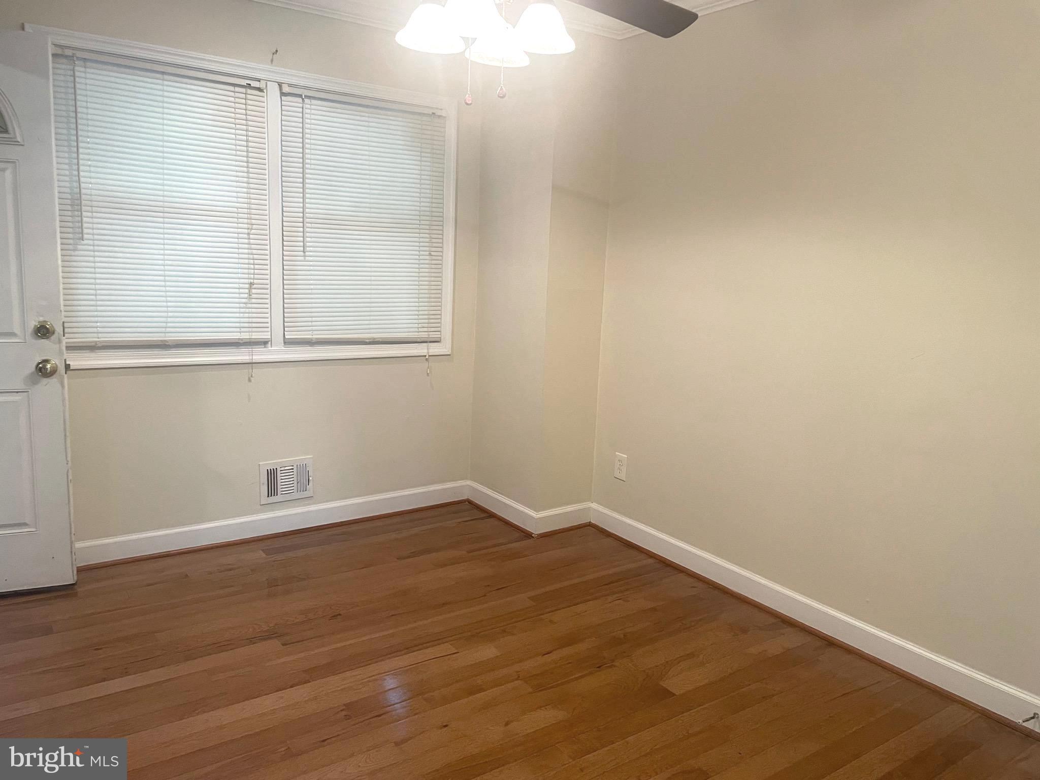 GLASSMANOR - Residential Lease