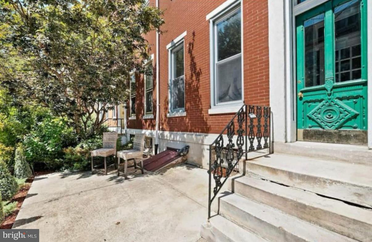 FAIRMOUNT - Residential Lease