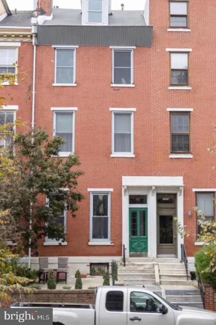 Fully rehabbed 1bed/1 bath in desirable Art Museum/Fairmount neighborhood. Open-concept kitchen and living room with desk space. This unit has its own HVAC unit. There is a shared washer and dryer in the basement. Desirable location, easy walk to many city locations. Close to many schools, universities, and public transportation. Does not come furnished

Renter responsible for all utilities and cable. pets OK. No smoking. $50 monthly water fee. Street parking