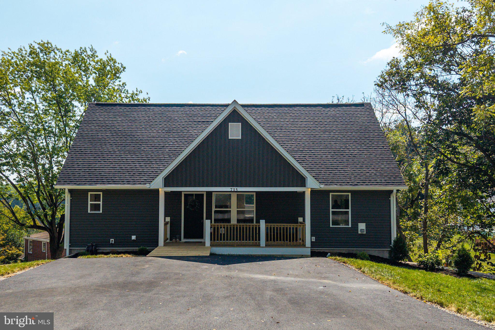 715 HILLCREST DRIVE