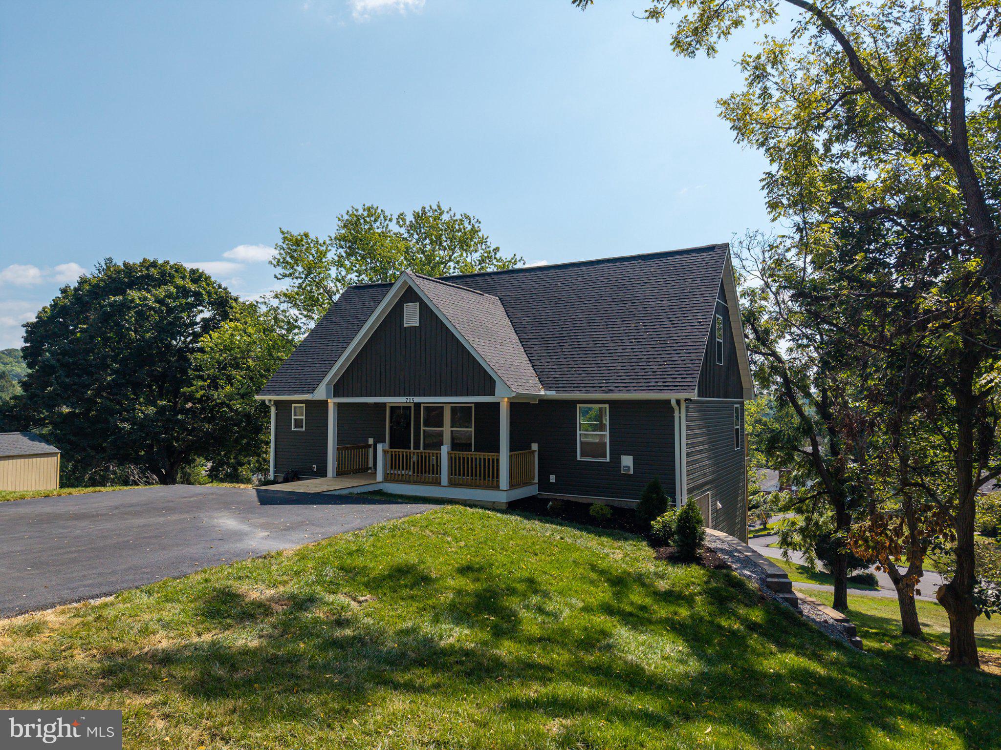 715 HILLCREST DRIVE