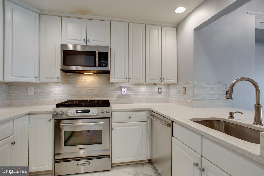 Photo of 2310 14th Street N #402, ARLINGTON, VA 22201 (MLS # VAAR2065204)