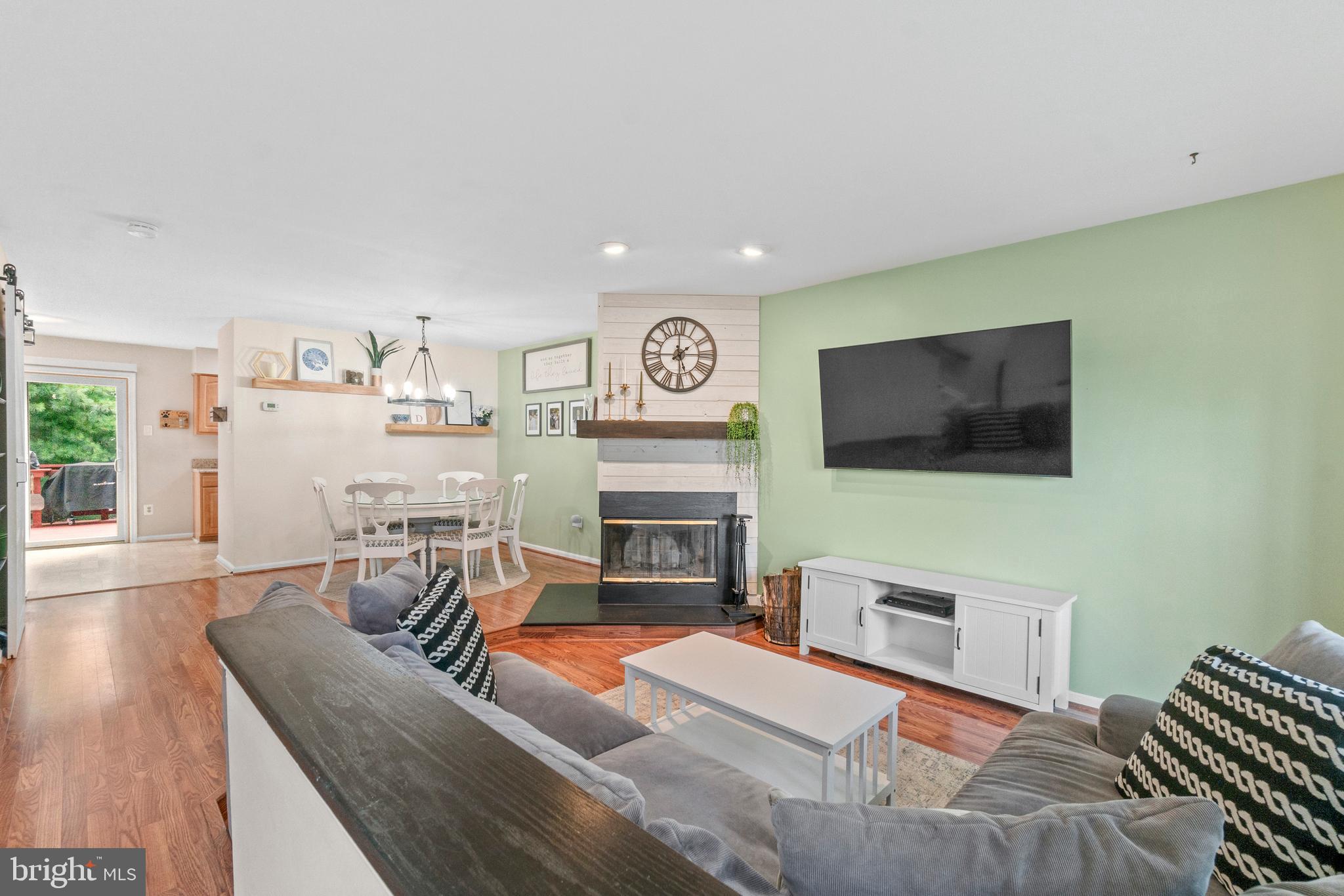 3214 PINE CREST COURT