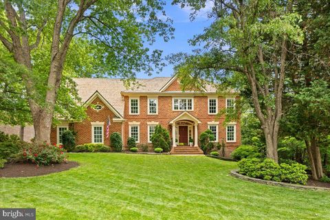 Photo of 3801 Washington Woods Drive, ALEXANDRIA, VA 22309 (MLS # VAFX2314114)