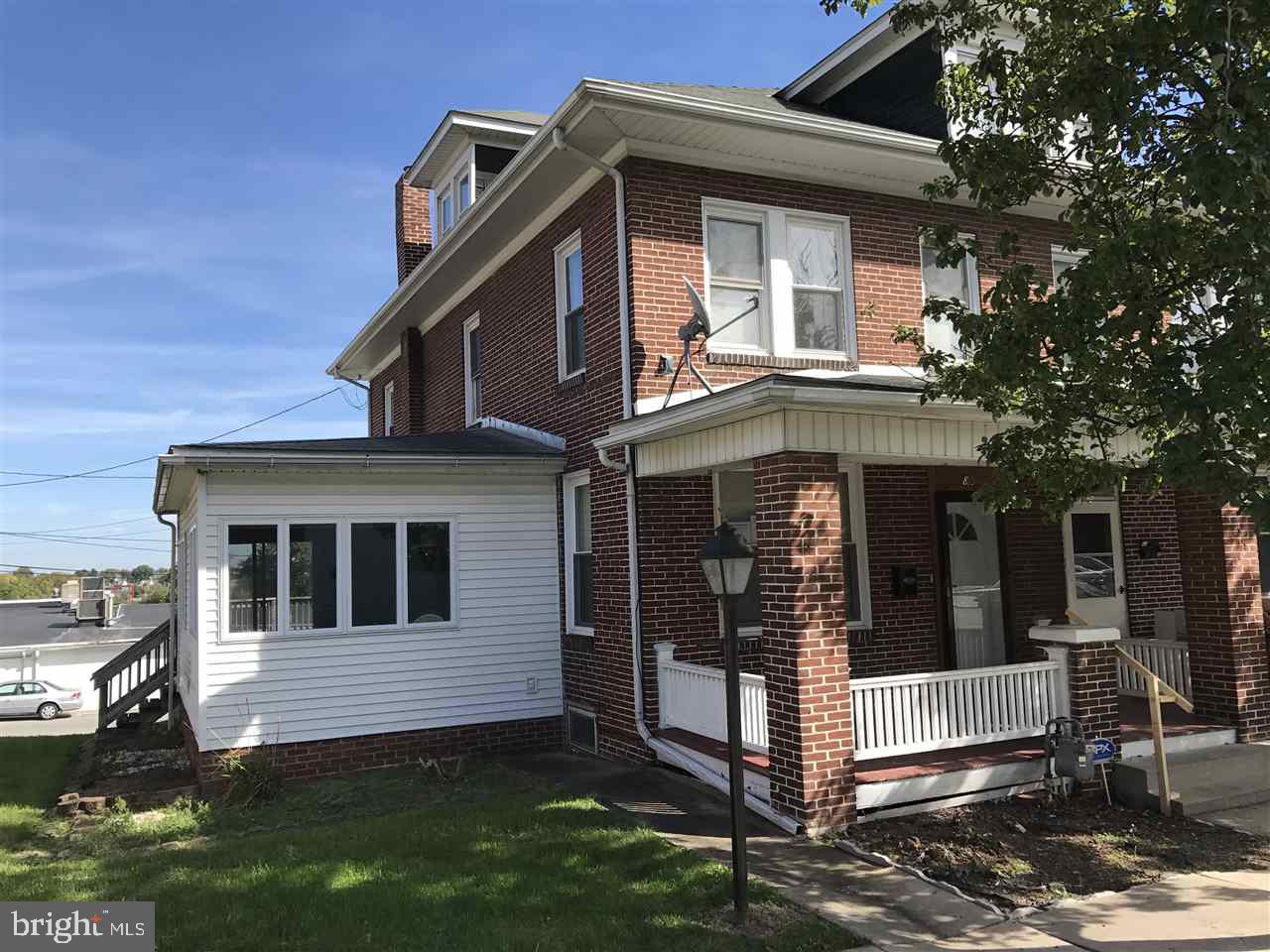 Location, Location, Location...3 Bedroom, 1 1/2 bath duplex in Cemtral Schools. Minutes yo downtown York and major highways. Boasting double deck, garage, walk up attic, seperate dining room or family room, 1st floor laundry, plus so much more