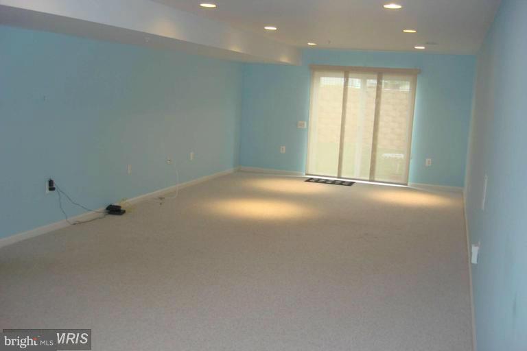 THE VILLAS AT FALLS RUN - Residential Lease