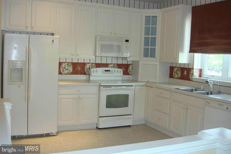 THE VILLAS AT FALLS RUN - Residential Lease