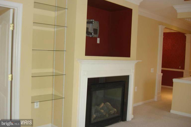 THE VILLAS AT FALLS RUN - Residential Lease