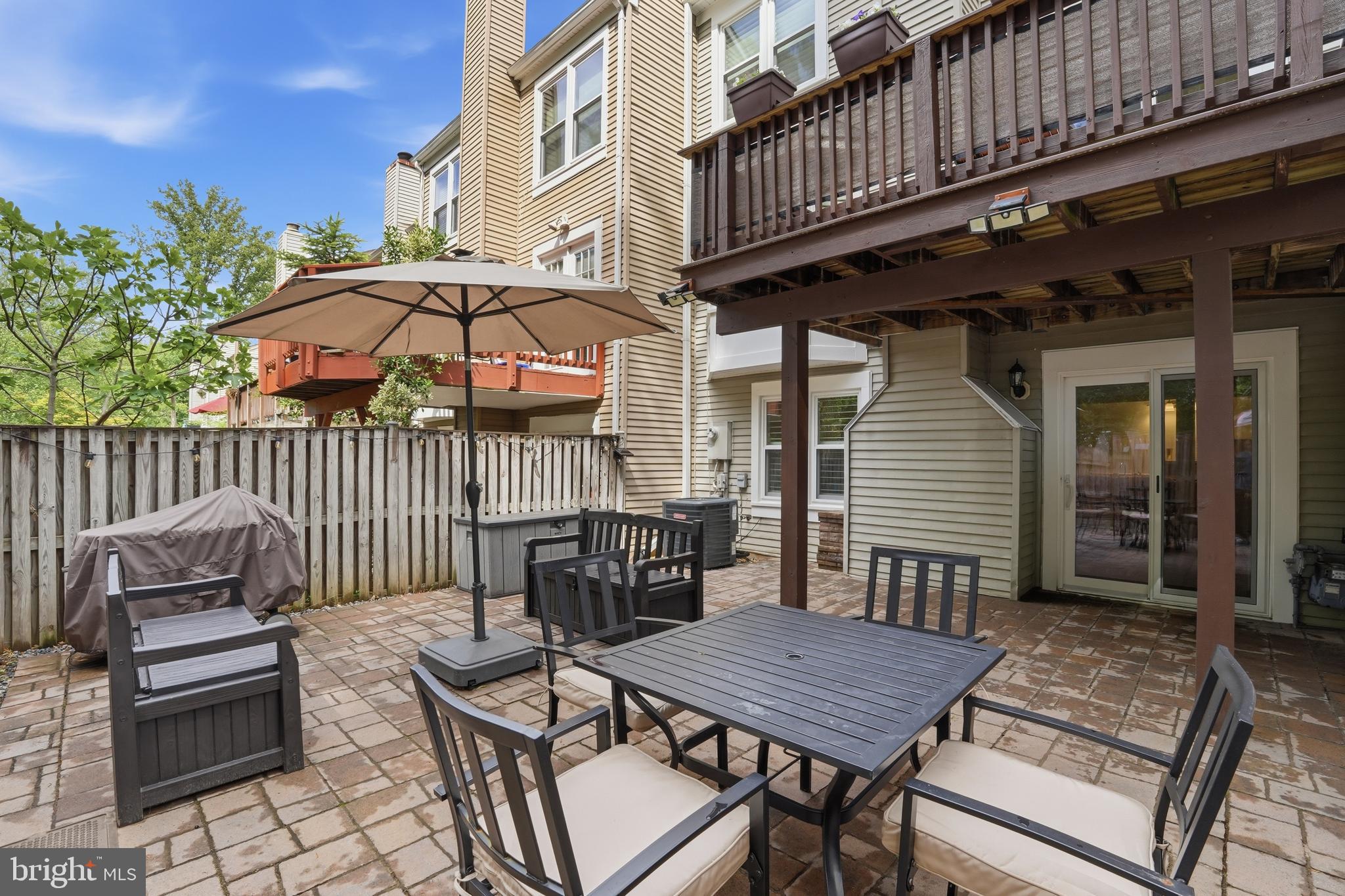 ADAMS WALK - Residential