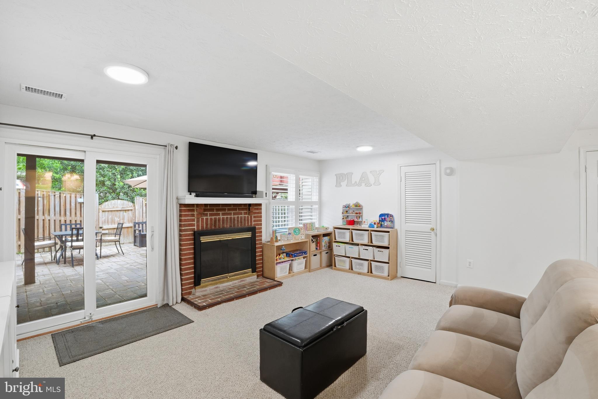 ADAMS WALK - Residential