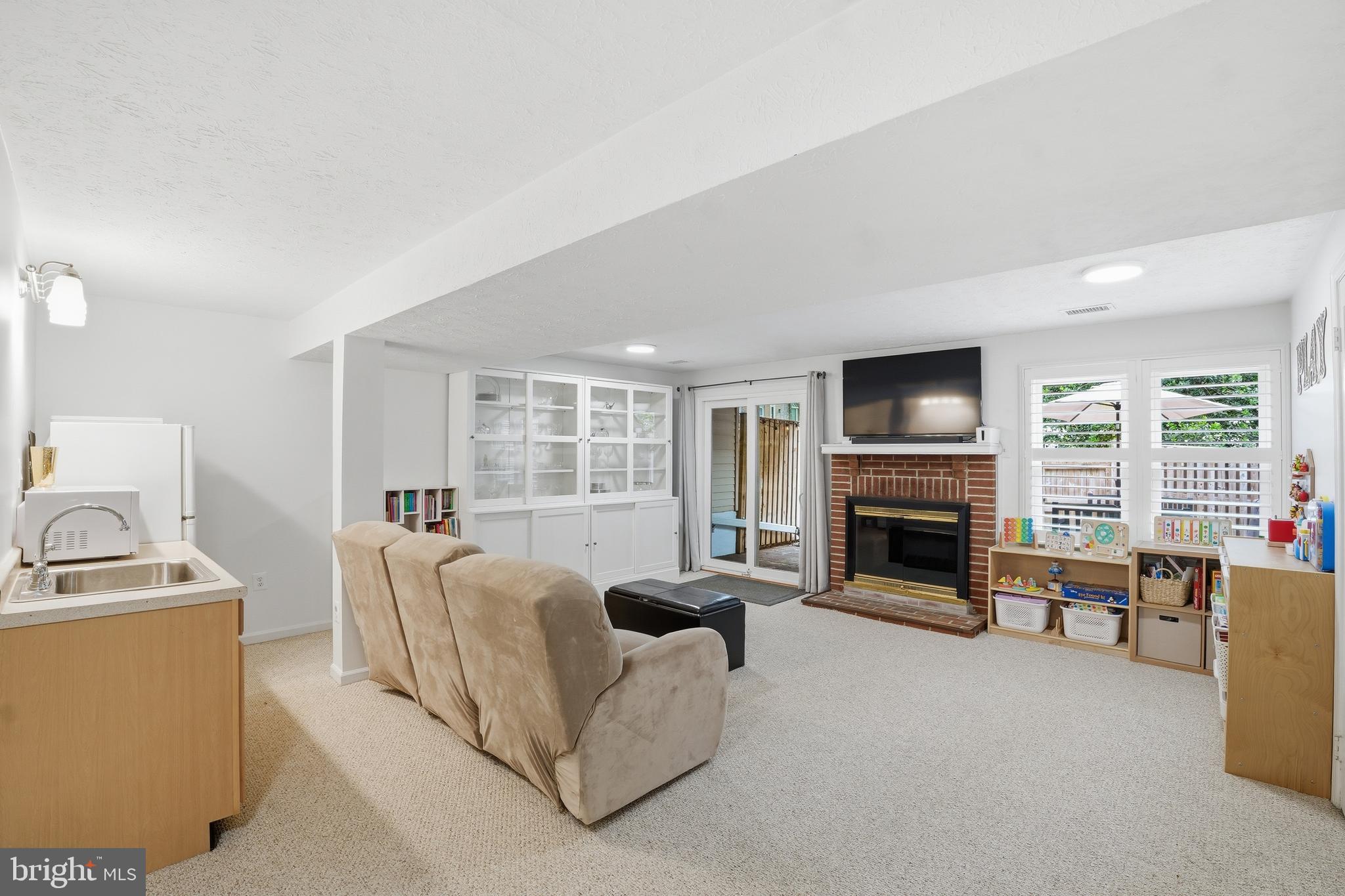 ADAMS WALK - Residential