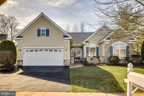 4 ELLINGTON DRIVE COLUMBUS NJ 08022