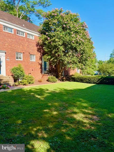 1244 Martha Custis Drive, Alexandria, VA MLS: VAAX2064950