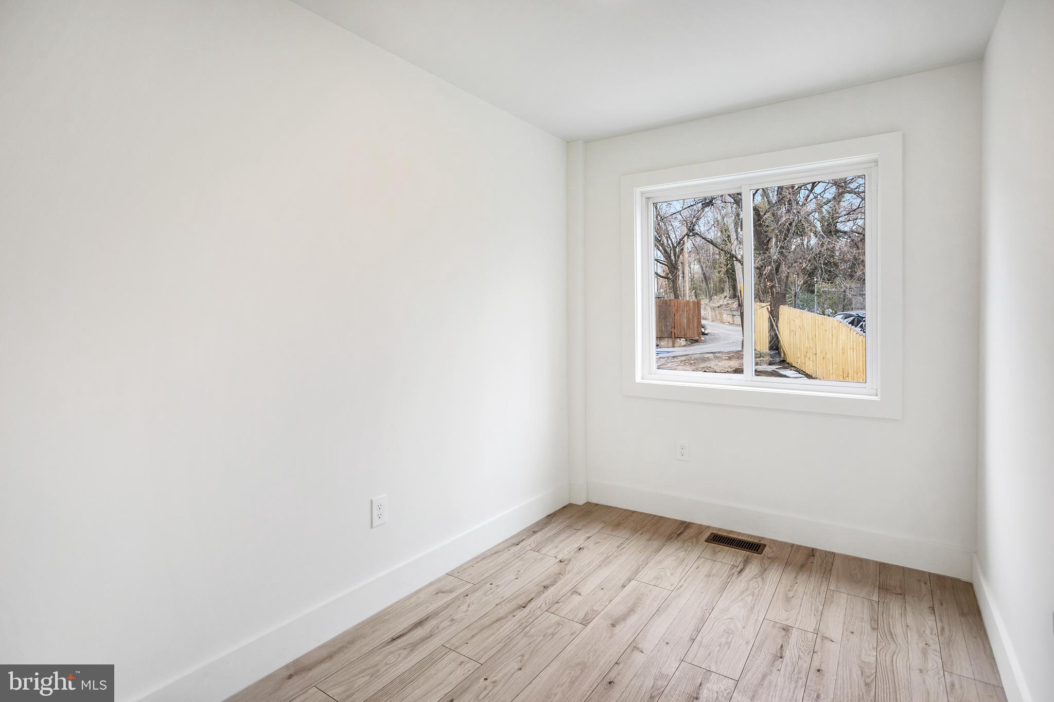 BRENTWOOD - Residential