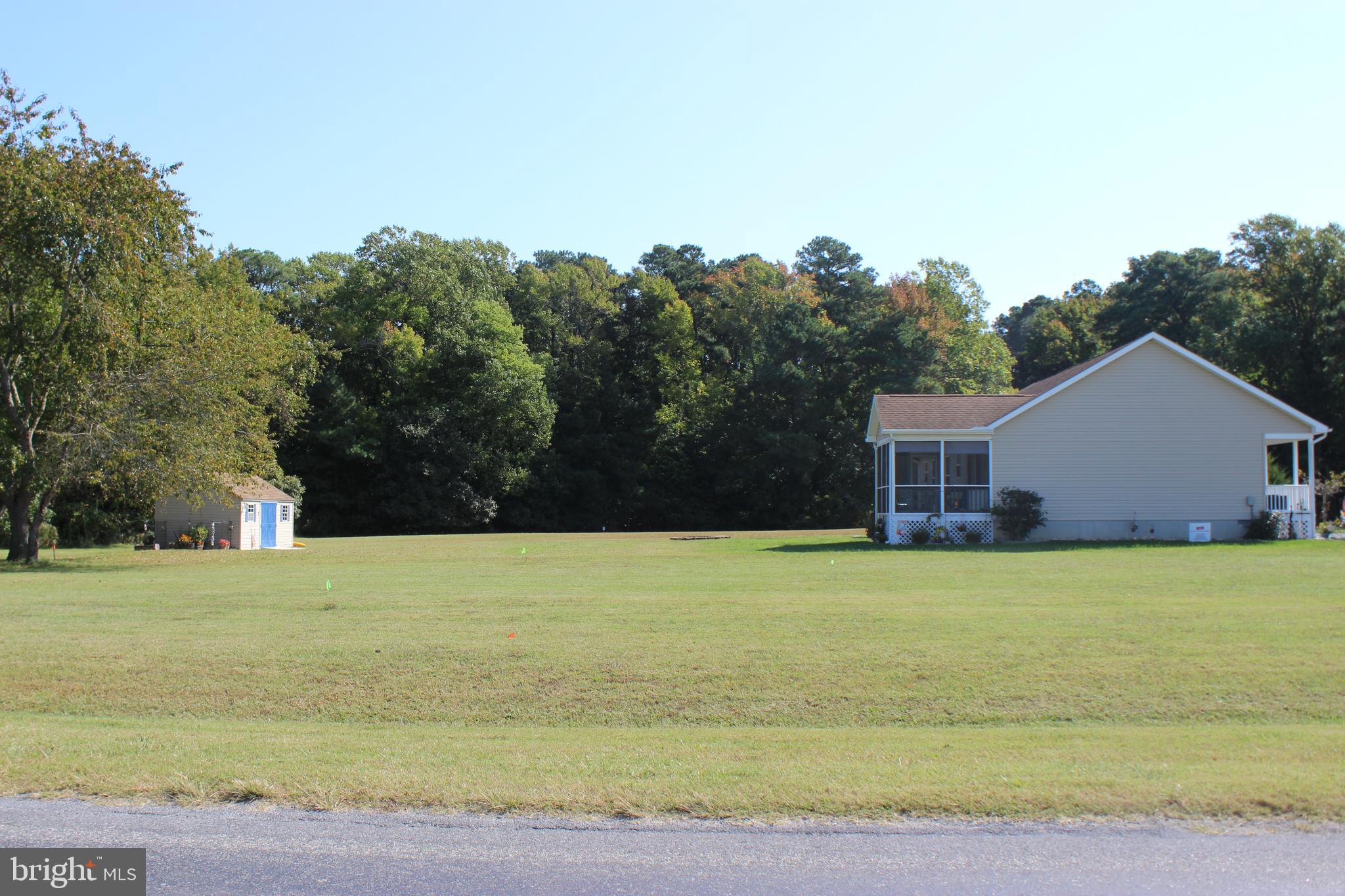 CAPTAIN'S COVE - Land