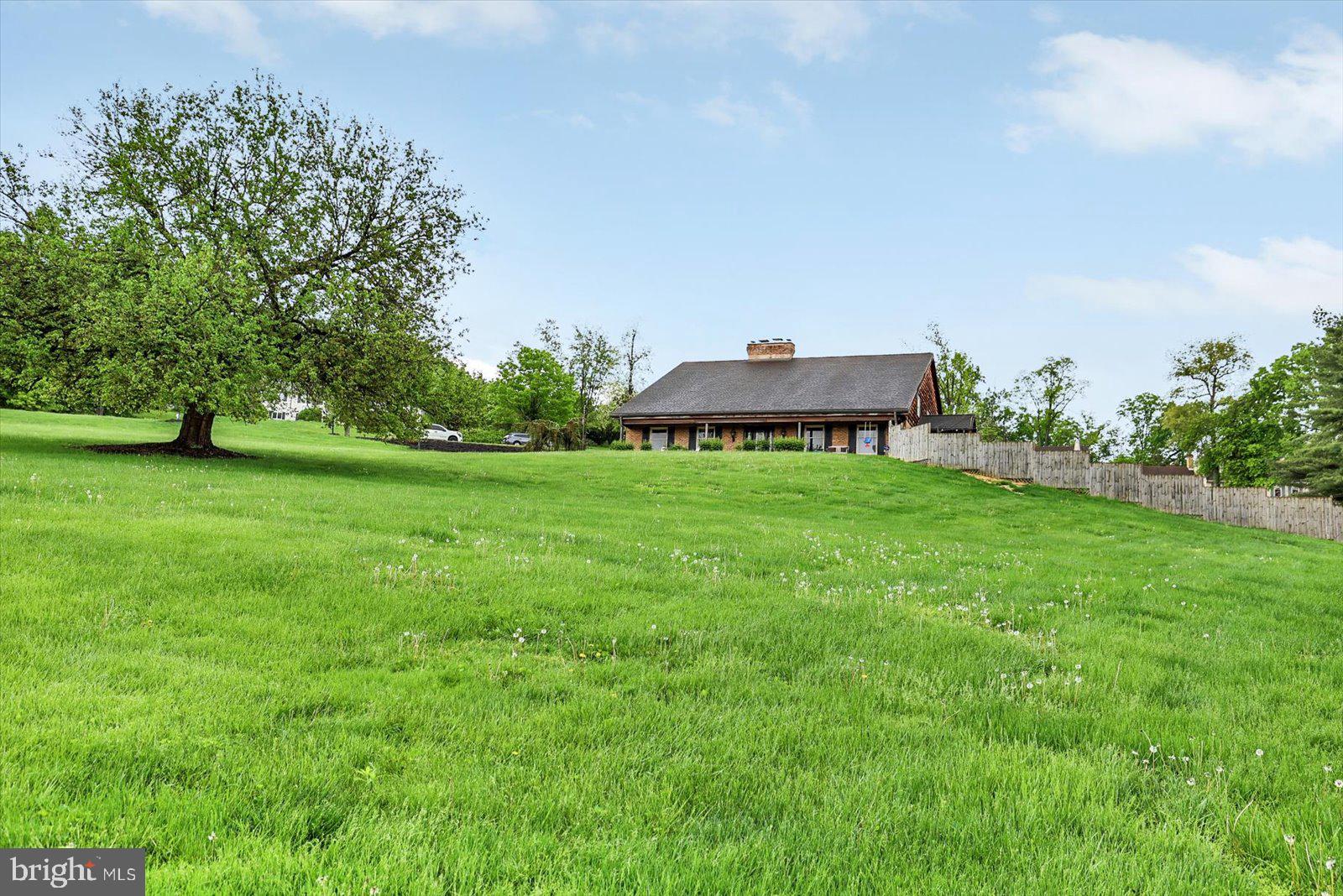 540 LAUREL TERRACE