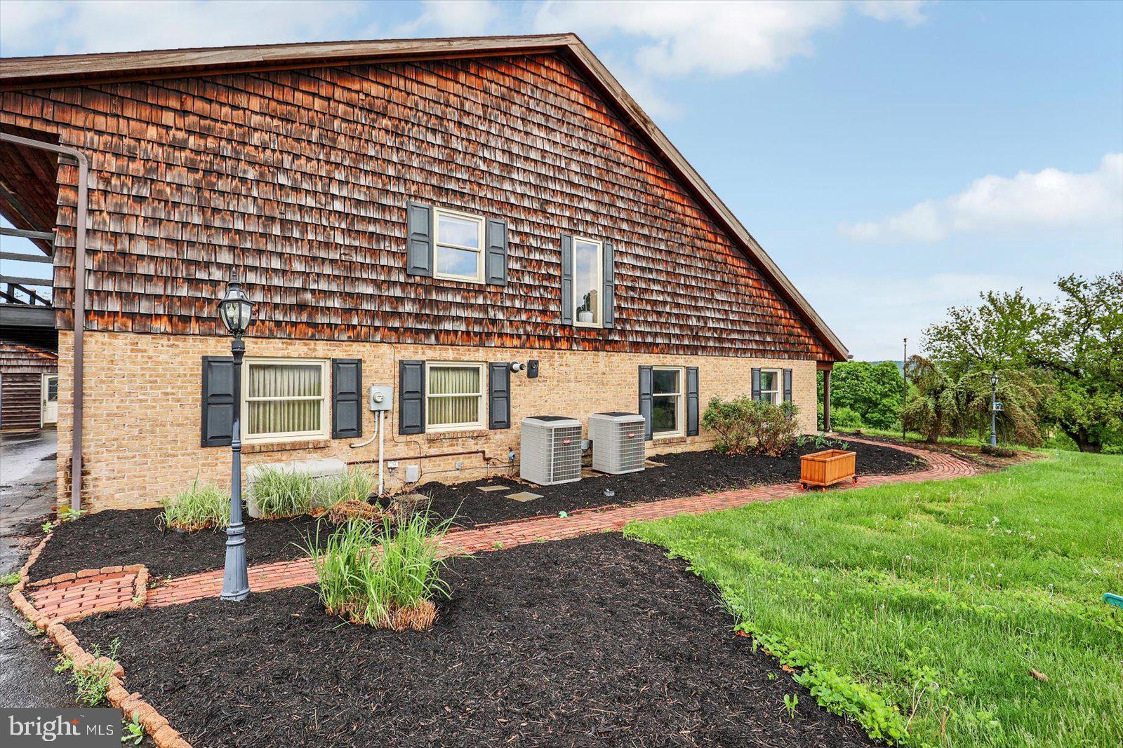 LAUREL TERRACE - Residential