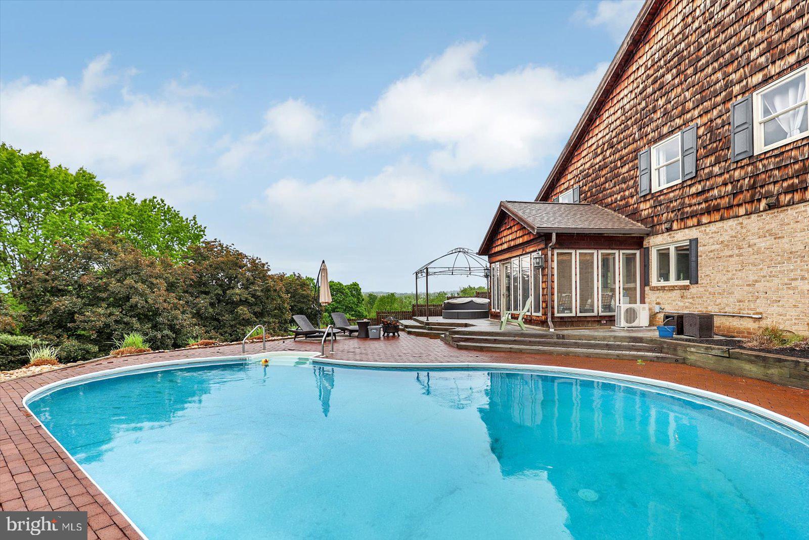 LAUREL TERRACE - Residential