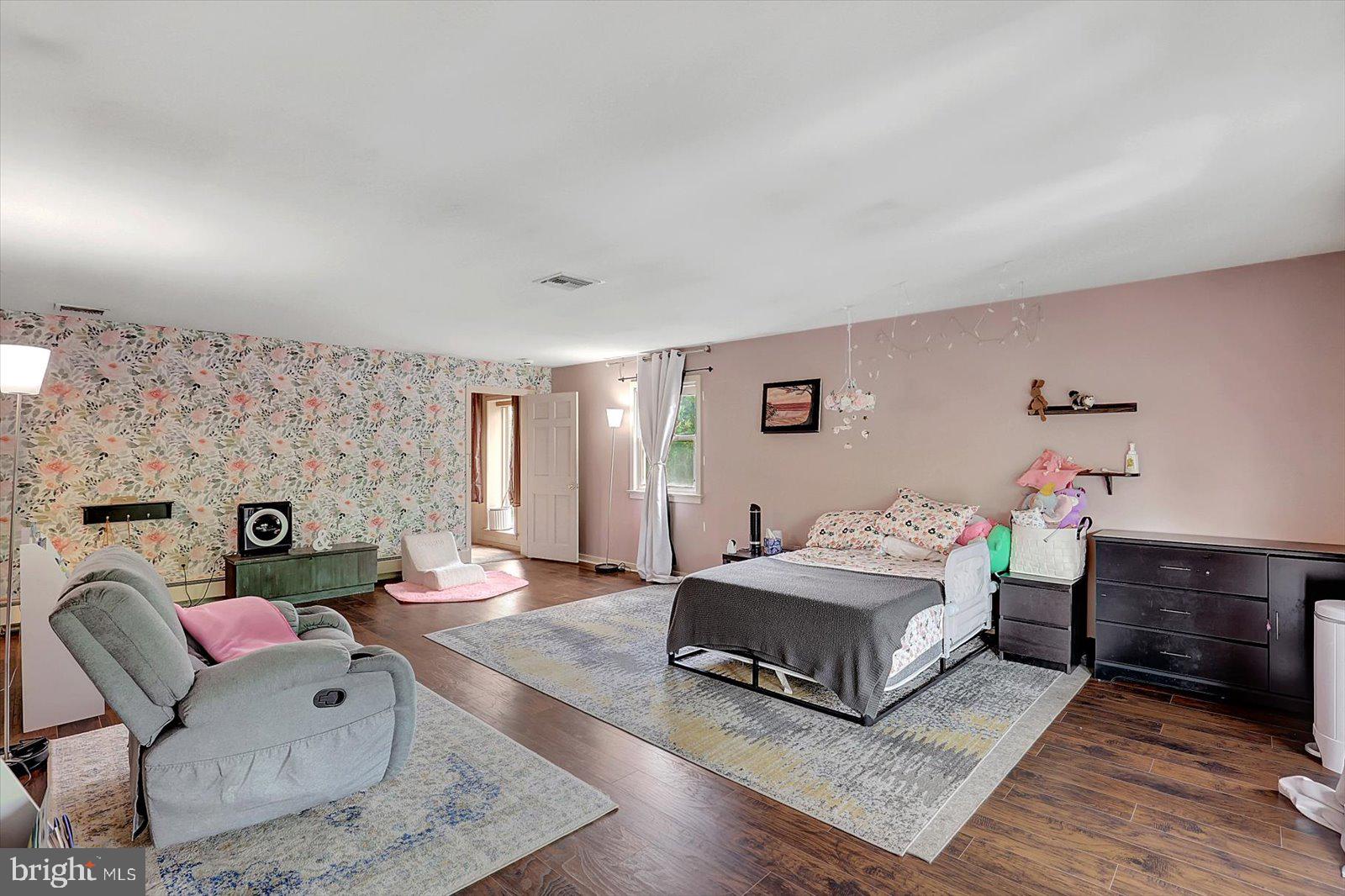 LAUREL TERRACE - Residential