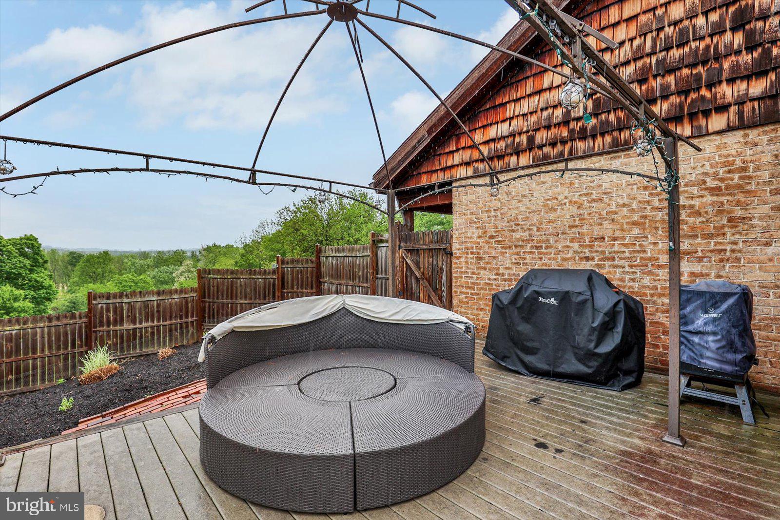 LAUREL TERRACE - Residential