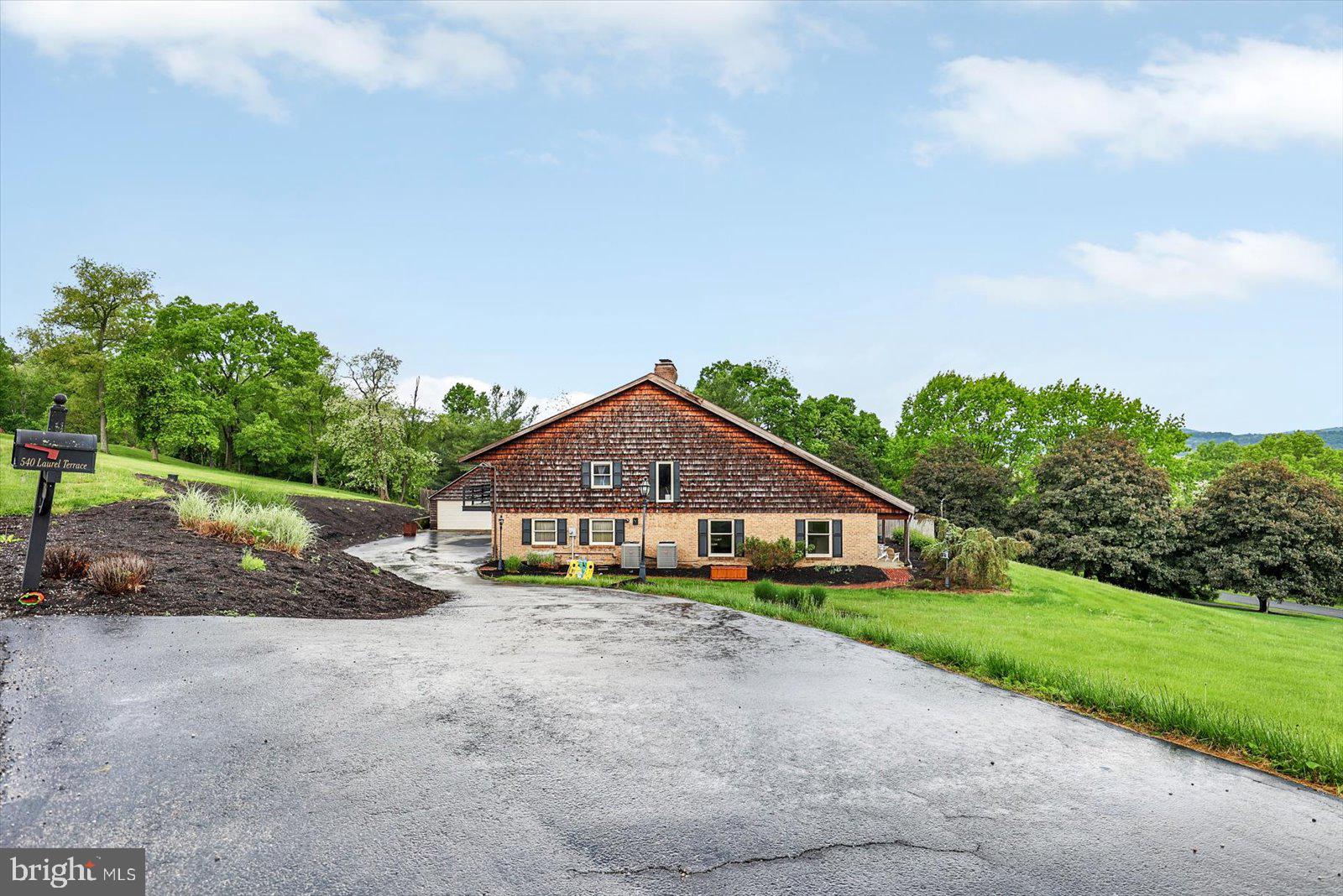 LAUREL TERRACE - Residential