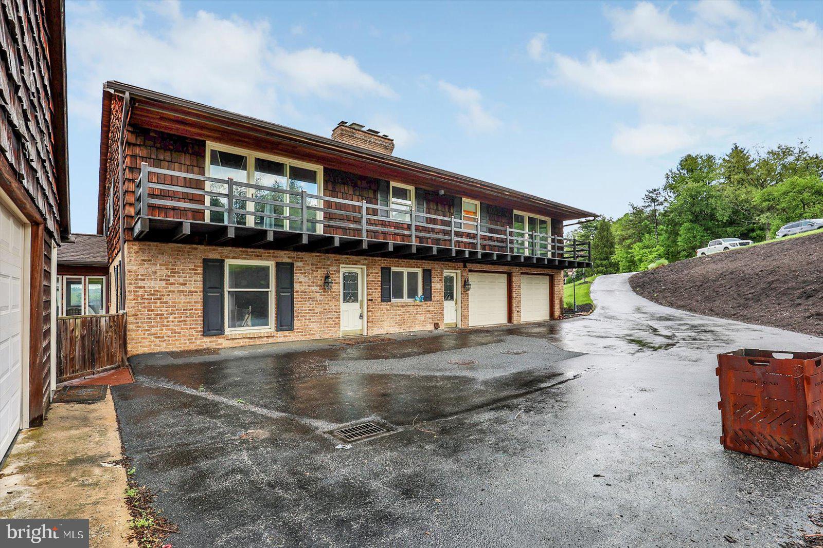 LAUREL TERRACE - Residential