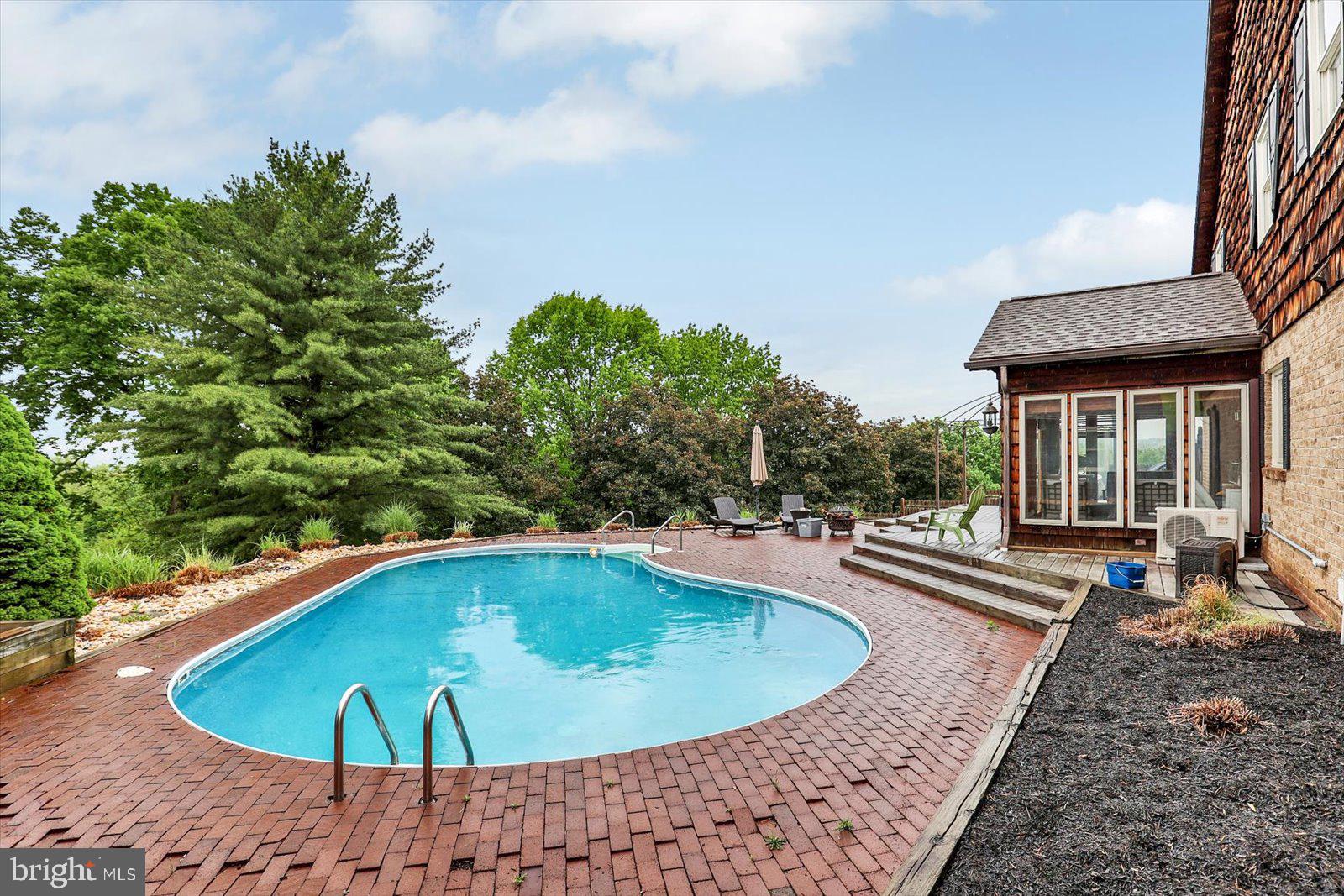 LAUREL TERRACE - Residential