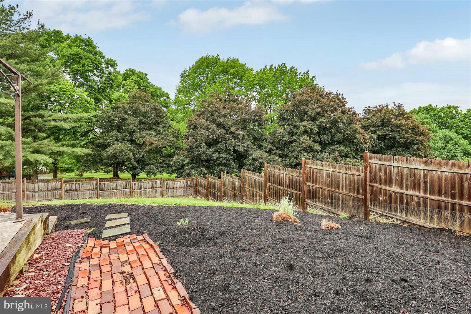 LAUREL TERRACE - Residential