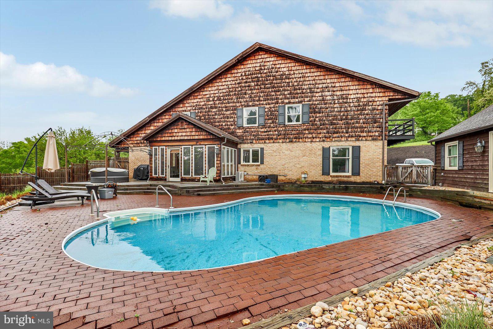 LAUREL TERRACE - Residential