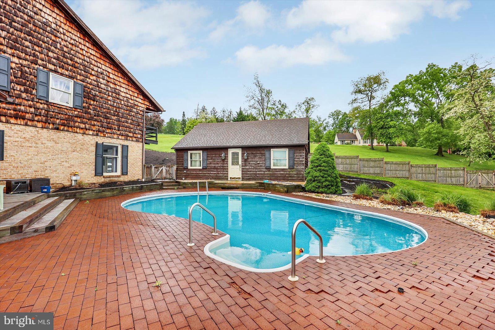 LAUREL TERRACE - Residential