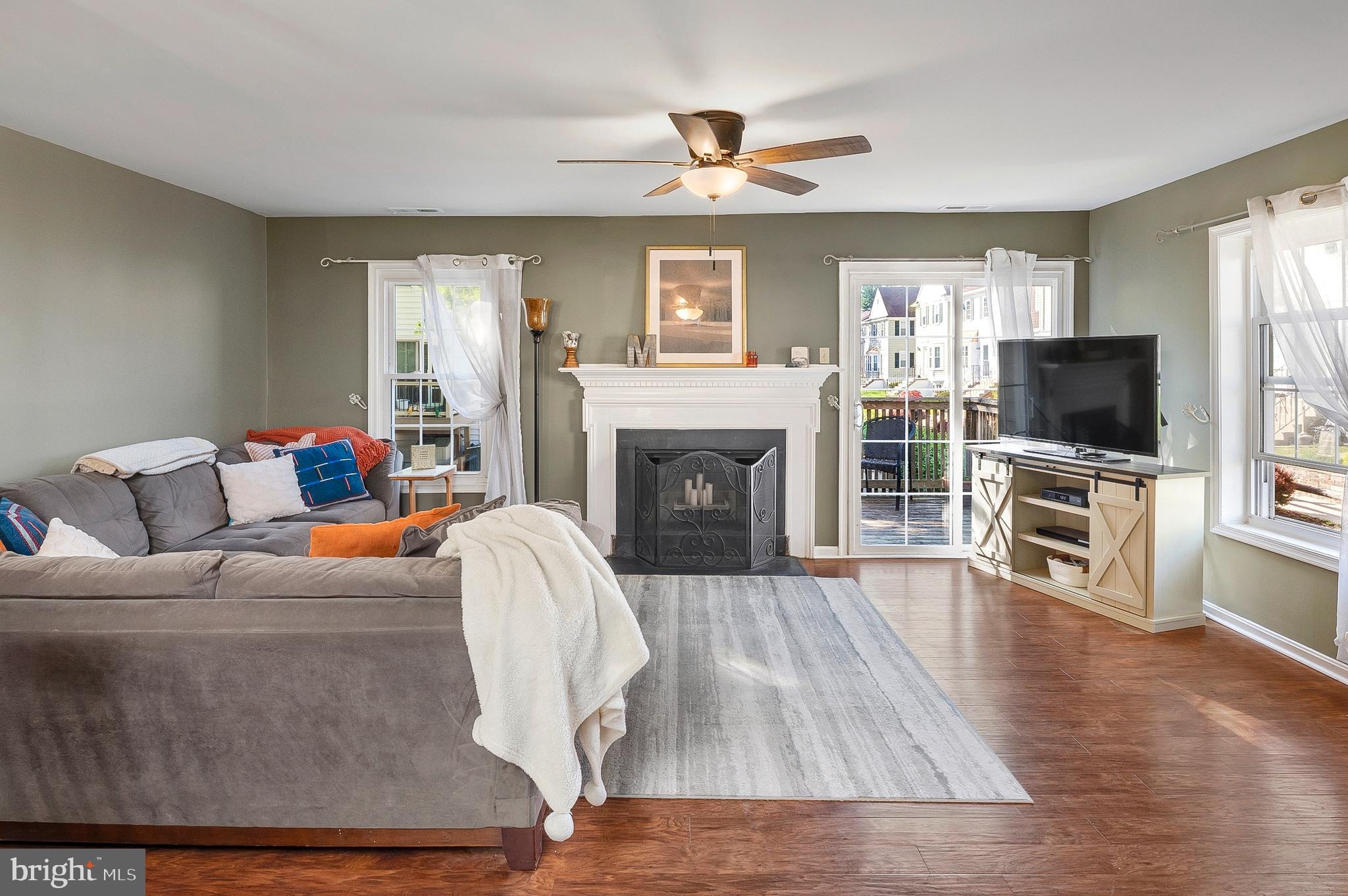 CROFTON MEWS CONDO - Residential
