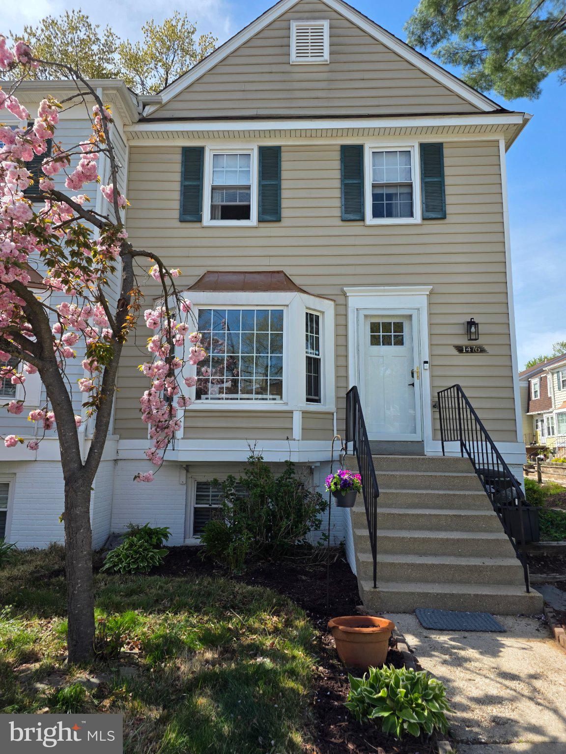 1476 LOWELL
