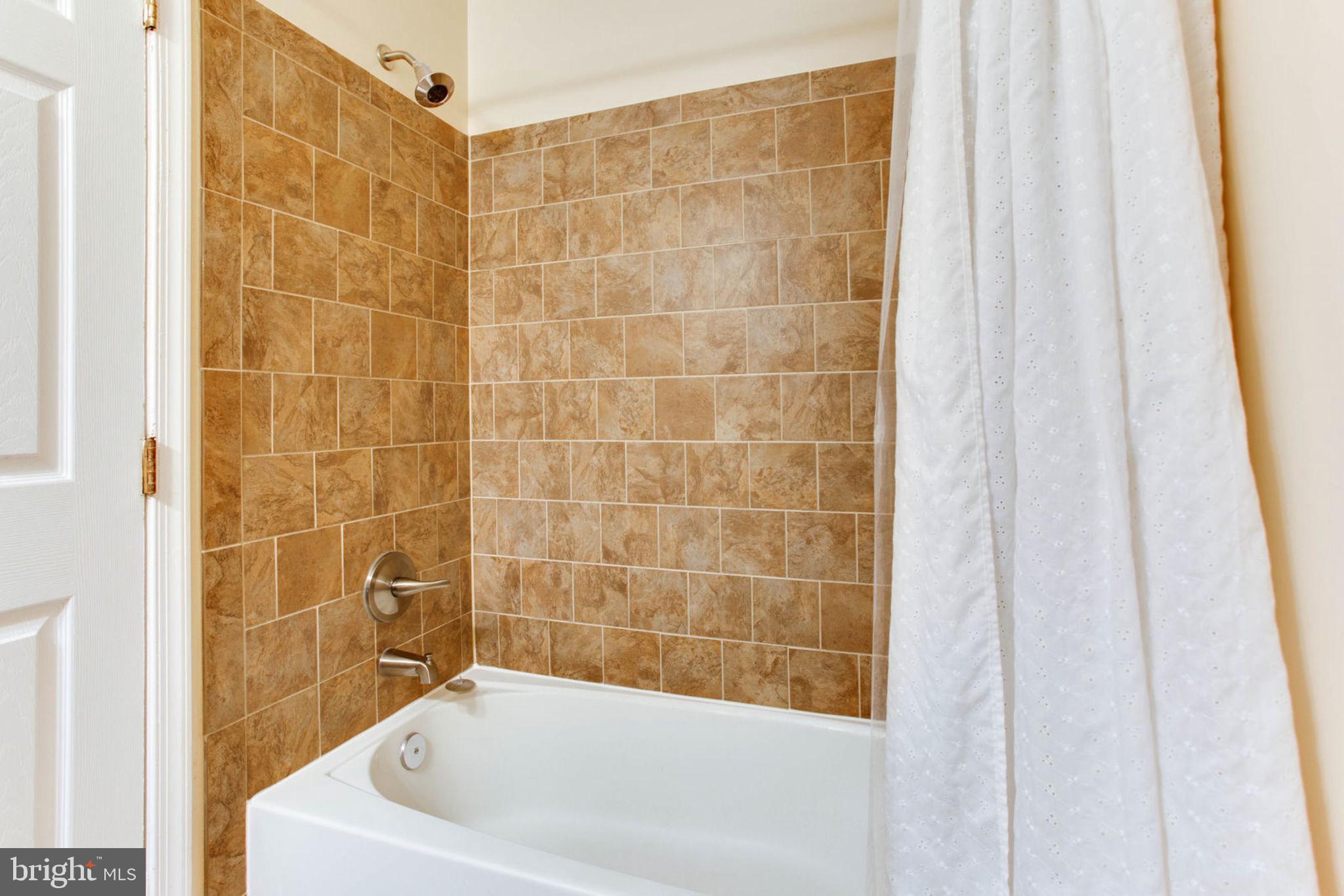 CENTRE RIDGE LAND BAY - Residential