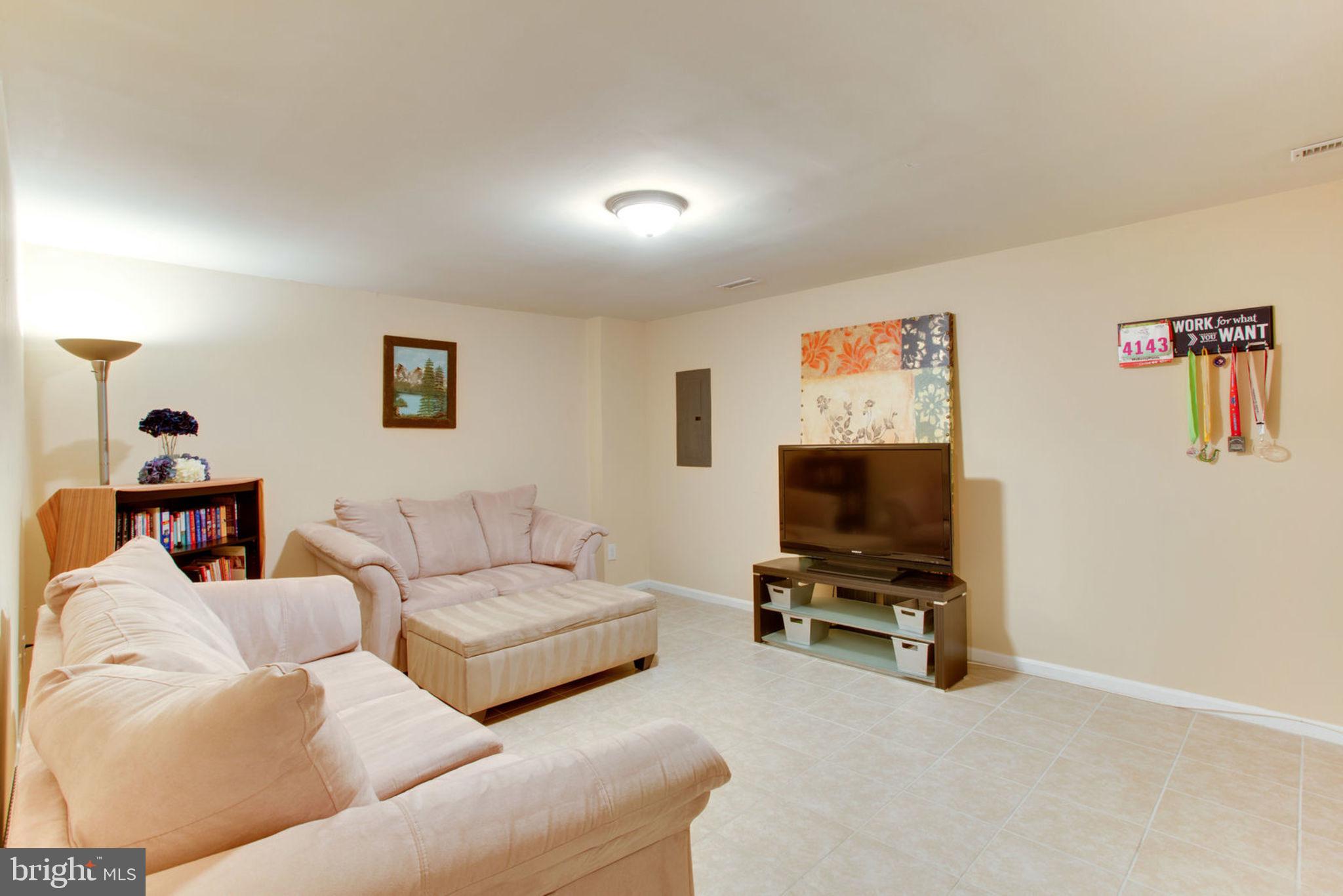 CENTRE RIDGE LAND BAY - Residential