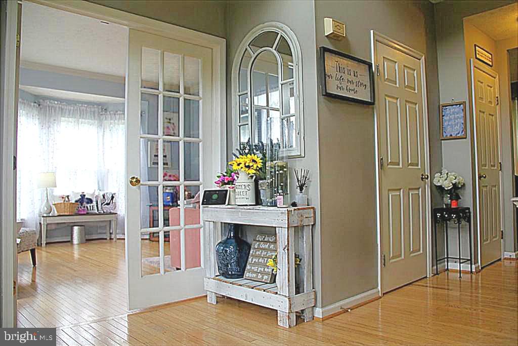 77 IRONOAK COURT