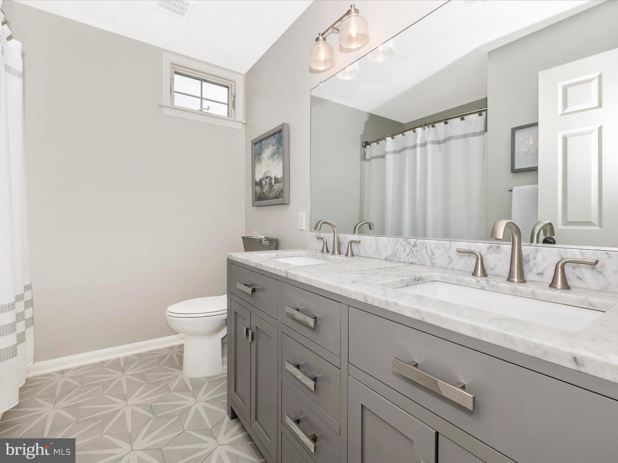 FOXFIELD AT MIDDLETOWN - Residential