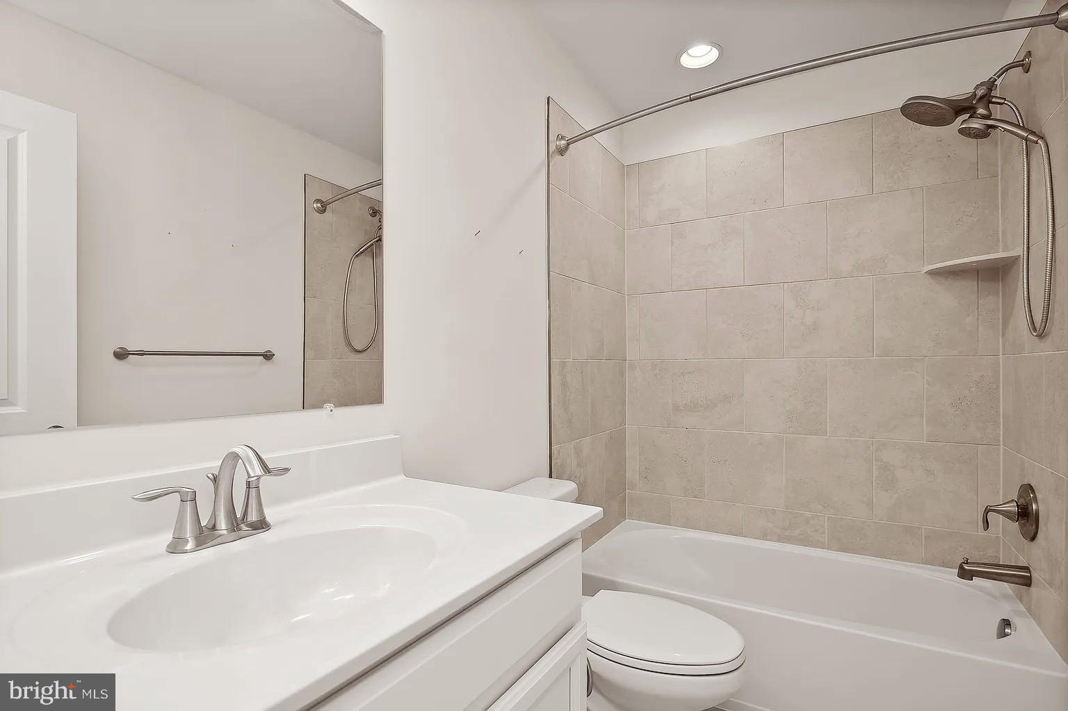 WESTVIEW SOUTH - Residential Lease