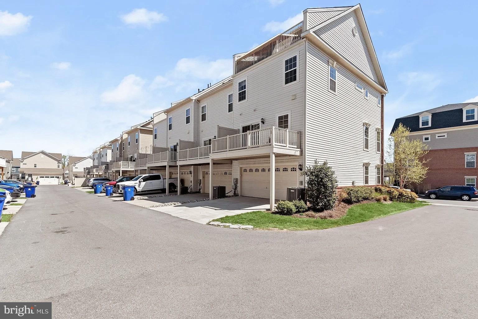 WESTVIEW SOUTH - Residential Lease