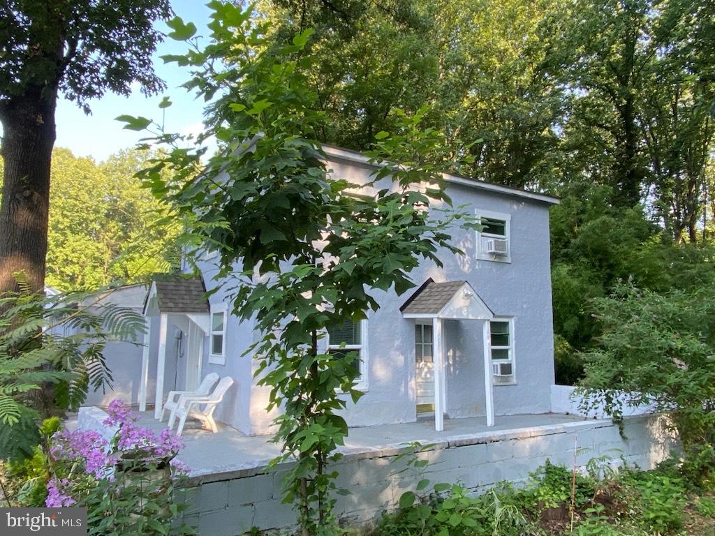 Renovated spacious 2-bedroom, 1.5-bath, 858 Sq. Ft.  Bi-Level apartment at The Brierwood. Open-concept kitchen, dining, living room, and private outdoor open patio 633 Sq.Ft. . Septic and water included. Private parking. Conveniently located within less than 3 miles of Fairfax County Government Center, Fairfax Corner, Fair Oaks Mall, Fair Oaks Medical Center, Fair Lakes Corporate Center, and within walking distance of walking and bike trails. Less than a mile from Fairfax County Parkway and Interstate 66. A must-see! Show and lease today!