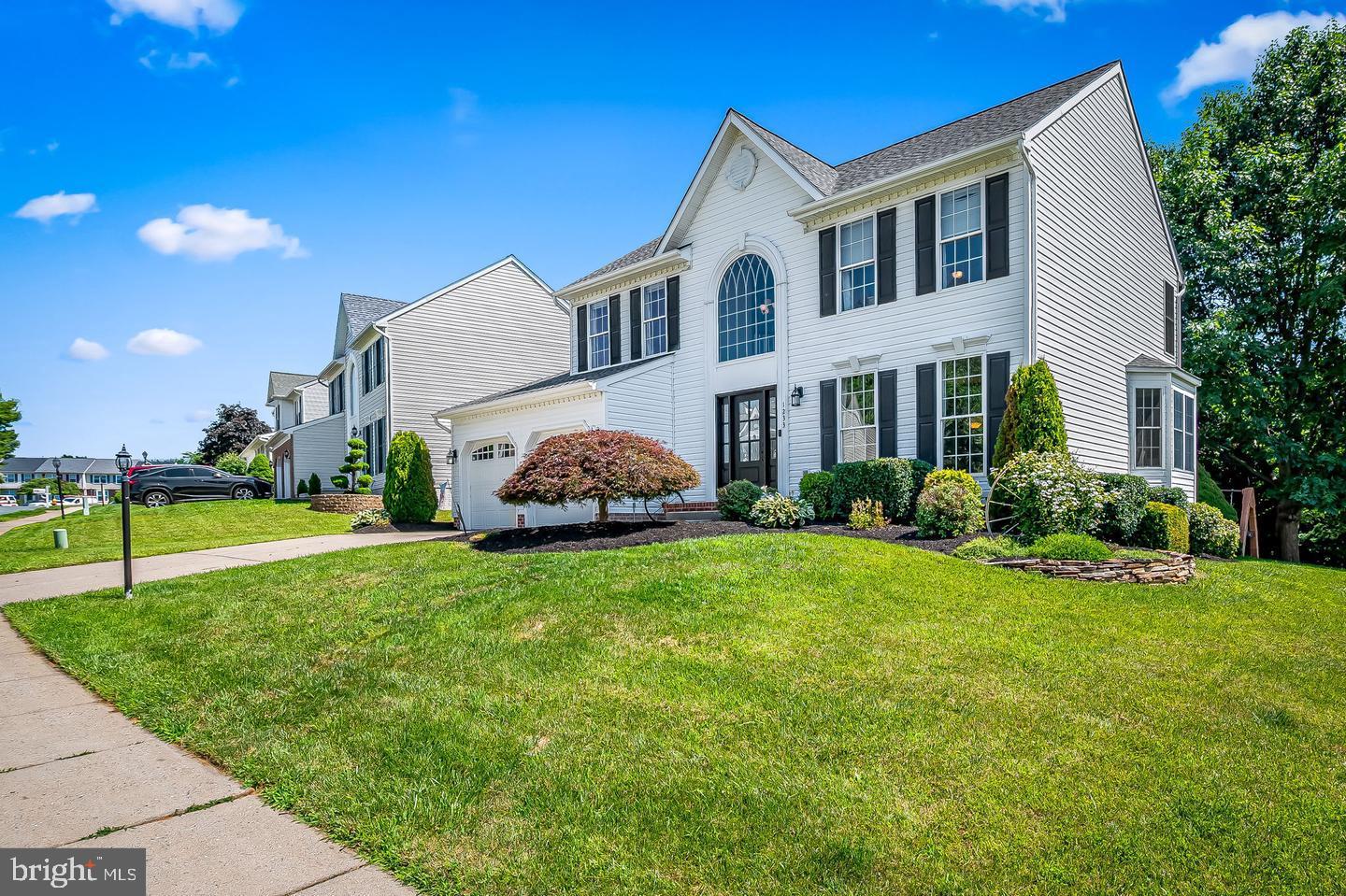 1233 WHISPERING WOODS WAY